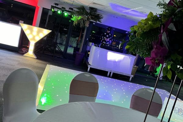 dj at dancefloor